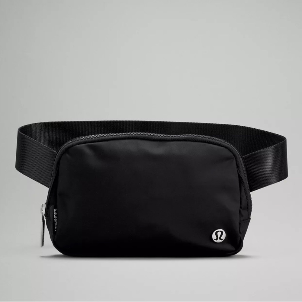 Lululemon everywhere belt bag black